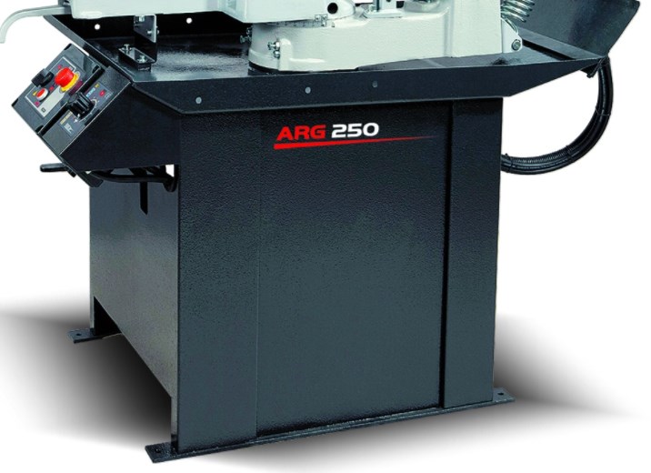 Pilous ARG 250 CF-NC  Прочное основание  Для уменьшения вибраций и повышения точности работы станка используется прочное основание     