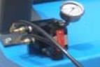 AE&T RSM-595  Контроль давления  Электрический гидравлический насос оснащен механическим манометром для визуального контроля давления 